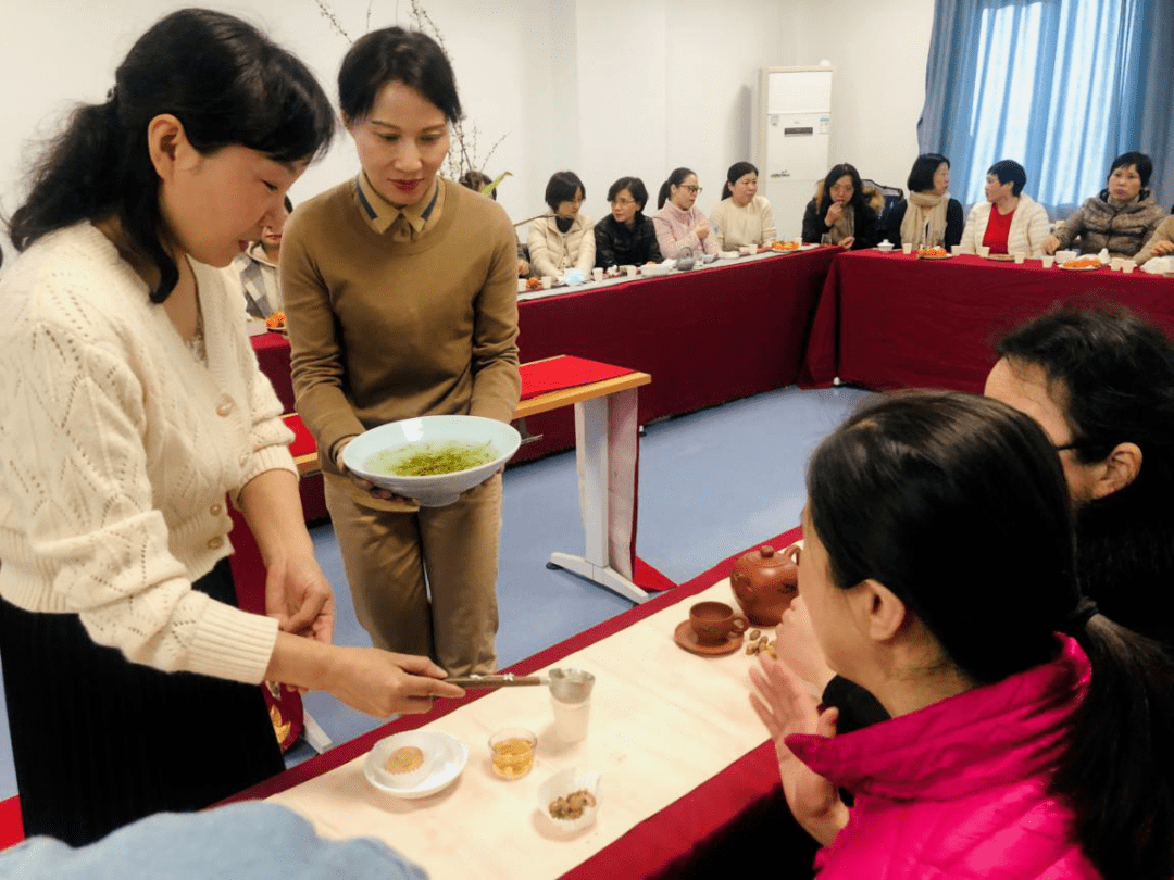 飘香明心志 ——茶文化俱乐部首次茶艺活动AG真人游戏平台入口琴箫和鸣迎新程 品茗(图2)